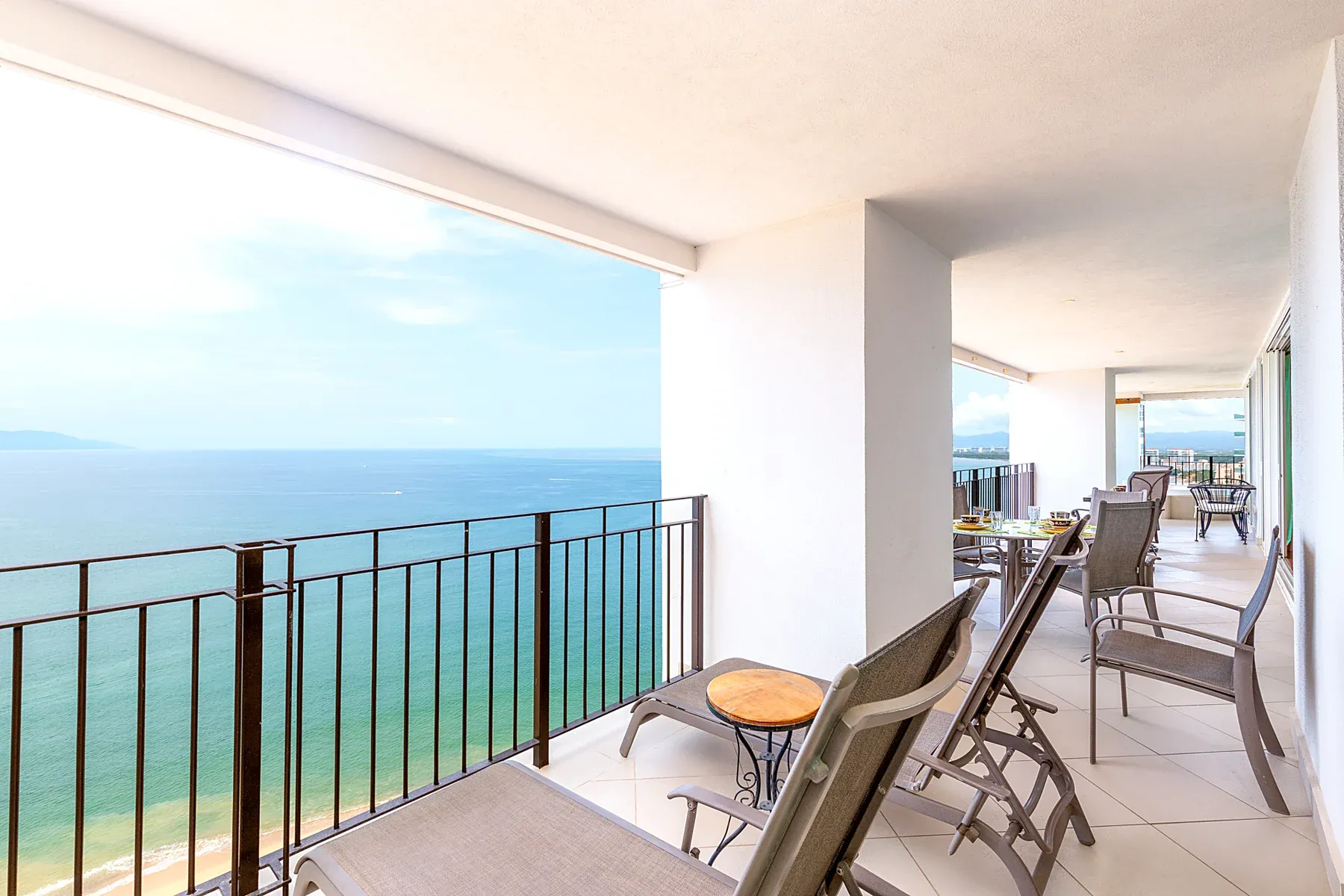 Terraza de una residencia High End al atardecer